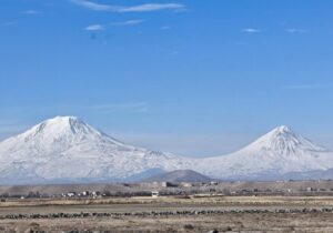 عکس بسیار زیبا از قله‌های دوقلوی آرارات