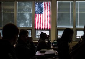 ملاحظات تربیتی مقام آمریکایی برای خانواده/سفیر سوئیس گفت آمریکا رهایتان نمی‌کند چون هیبتش را شکسته‌اید