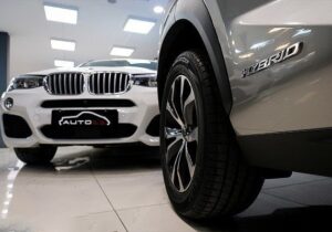 بخشنامه «شتر، گاو، پلنگ» در واردات خودرو / وقتی «بنز» از خودروهای دیگر ارزانتر ترخیص میشود!