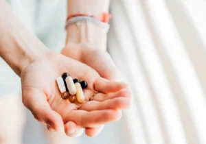 ۳ ترکیب مکملی که مغز را زودتر پیر میکنند