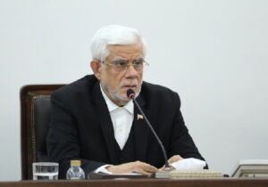 عارف: دولت مال مردم‌خور نیست