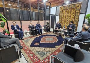 دیدار فعالان فرش قم با رئیس مرکز ملی فرش ایران