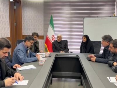 عارف: پشتیبانی از جبههها عامل دلگرمی رزمندگان است