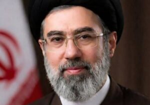 آیتالله خامنهای، مسیر تحقق بیانیه گام دوم انقلاب را هموار میکند