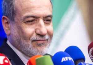 عراقچی: متجاوزان تاکنون به ۵۳ بیمارستان حمله و آنها را تخریب کردهاند