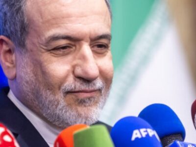 عراقچی: متجاوزان تاکنون به ۵۳ بیمارستان حمله و آنها را تخریب کردهاند