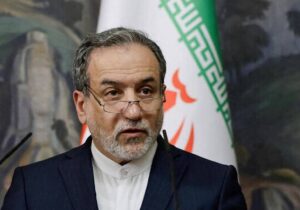 عراقچی خطاب به وزیر جنگ آمریکا: ورشکستگی اخلاقی خود را فریاد زدید
