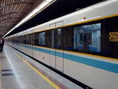 خدمت‌رسانی مترو تهران به شرکت‌کنندگان در مراسم تشییع پیکر ۸۴ شهید قهرمان ناوشکن دنا
