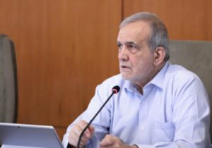 پزشکیان: بر دست و بازوی نیرو‌های مسلح و مدافعان غیور وطن بوسه می‌زنم