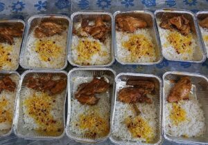 صدها پرس غذای گرم روزانه در محلات غربی منطقه ۱۸ طبخ میشود