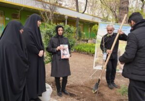 ارائه نهال رایگان در بوستان تمدن منطقه ۸ همزمان با روز طبیعت