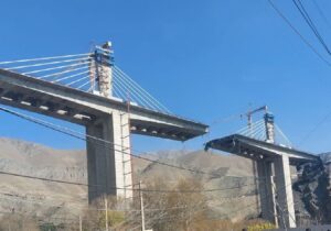 بقائی: خرابکردن پلهای بزرگ، خرابکاران را بزرگ نمیکند