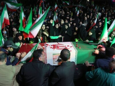 تجمع شب سیوچهارم در میدان جمهوری اسلامی