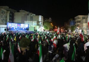 تجمع حماسی شب سیونهم در میدان جمهوری اسلامی؛ همصدایی مردم در آستانه اربعین رهبر شهید