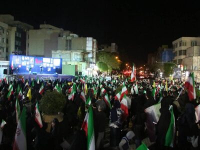 تجمع حماسی شب سیونهم در میدان جمهوری اسلامی؛ همصدایی مردم در آستانه اربعین رهبر شهید