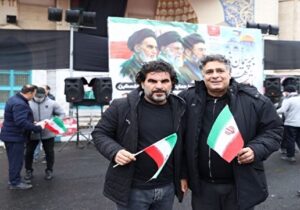 تیم مذاکره کننده بداند که مردم مطالباتی دارند/ ما تا پای جان برای ایران در خیابان هستیم