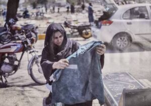 بازسازی نمادین کلاس مدرسه میناب در باغموزه سینما / روایت هنری از مظلومیت کودکان