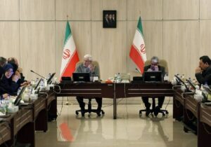 عارف: تیم مذاکرهکننده با شجاعت از منافع ملی دفاع میکند
