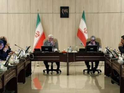 عارف: تیم مذاکره‌کننده با شجاعت از منافع ملی دفاع می‌کند