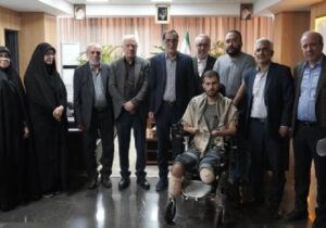 دیدار رئیس بنیاد شهید و امور ایثارگران با جانباز سرافراز حسین محمدی