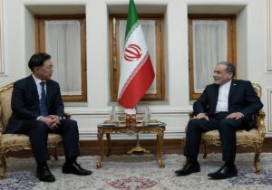 عراقچی: تجاوز نظامی آمریکا و رژیم صهیونیستی به ایران علت ناامنی در خلیج فارس و تنگه هرمز است