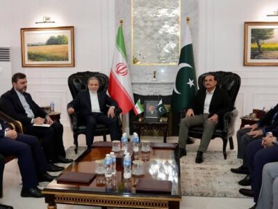 دیدار وزیر امورخارجه ایران با فرمانده ارتش پاکستان