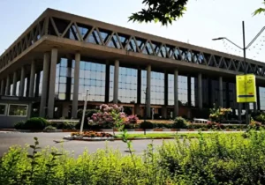 بازخوانی نقش صداوسیما در بازتاب جنگ و روایت پیشرفت