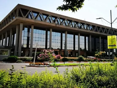 بازخوانی نقش صداوسیما در بازتاب جنگ و روایت پیشرفت