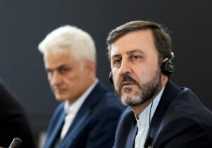 غریبآبادی: اکنون توپ در زمین آمریکا است