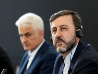 غریبآبادی: اکنون توپ در زمین آمریکا است