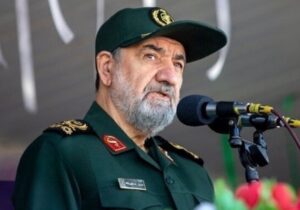 محسن رضایی: آمریکا منتظر گورستانی از ناوها و نیروهایش باشد