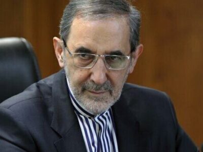 ولایتی: ترامپ از اوضاع اقتصادی و سیاسی جهان بی‌اطلاع است