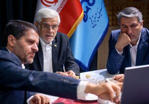 عارف: صنایع آسیبدیده با بهروزترین فناوریها بازسازی میشود