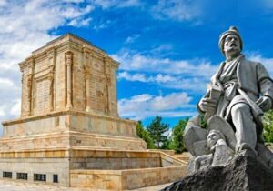 فردوسی وجدان بیدار ایران و نگهبان هویت ملی است