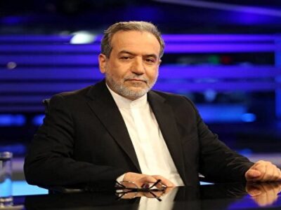 عراقچی: توافق با آمریکا در دو مرحله انجام می‌شود/ امضای تفاهم‌نامه از راه دور انجام می‌شود