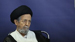 رهبرِ شهیدِ انقلاب مثل کوه مقابل توطئههای داخلی و خارجی ایستادند + فیلم