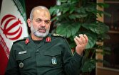 سردار وحیدی: دشمن تسلیم شدن ایران را به گور میبرد
