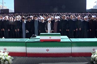 اقامه نماز بر پیکر مطهر مجاهد شهید امام خامنهای