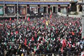 اقامه نماز بر پیکر رهبر شهید انقلاب و خانواده ایشان