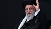آیتالله سبحانی نماز را بر پیکر امام شهید انقلاب اقامه میکند