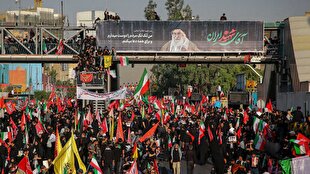 سردار حسنزاده: مسیر حرکت خودروی پیکرها بعد از میدان انقلاب به سمت آزادی است