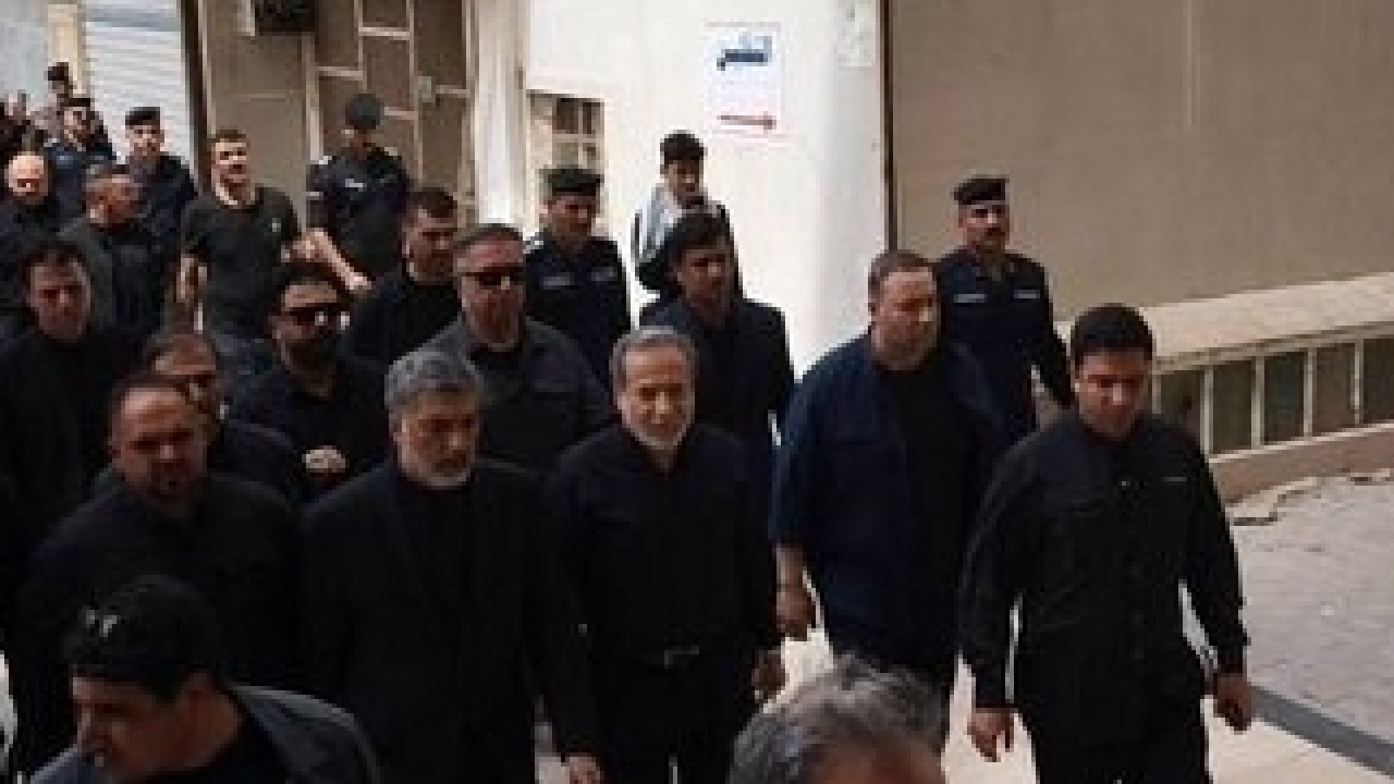 عراقچی در نجف به پیادهروی اربعین پیوست